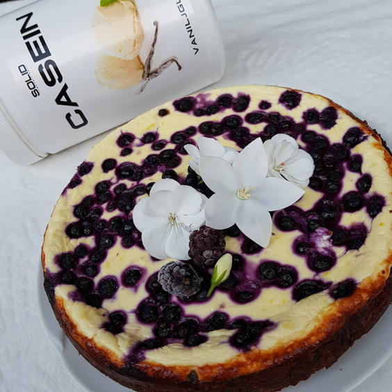 Citron- og blåbær proteincheesecake
